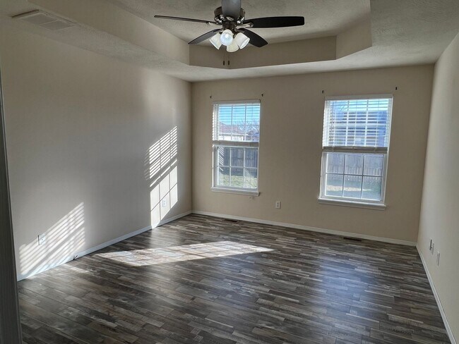 Building Photo - Republic Schools - Gorgeous 4 Bed 2 Bath 2 Car Garage For Rent