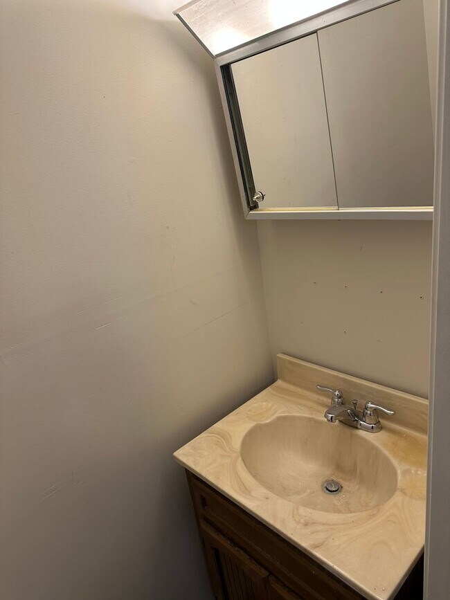 Building Photo - Pet Friendly Home in Vine Grove!