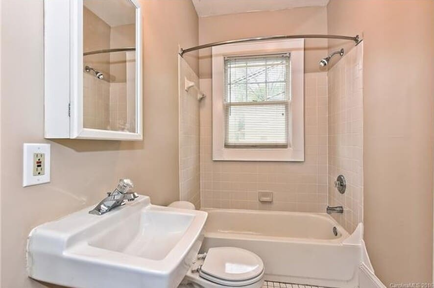 Bathroom - 322 Walnut Ave