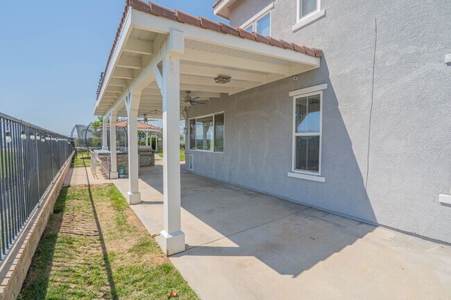 Building Photo - Spectacular 5-Bedroom Home with Pool, RV P...