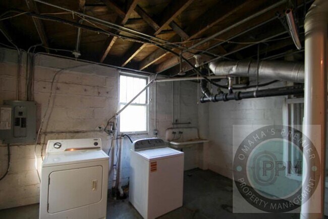Building Photo - 2802 S 31st St