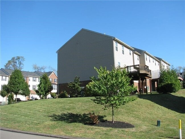 Building Photo - 411 Maple Ridge Dr