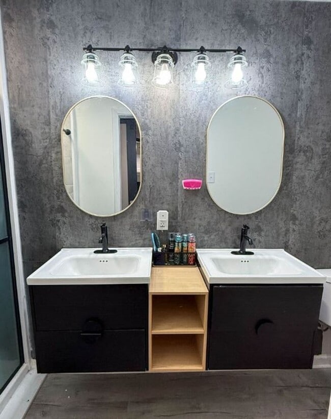 Building Photo - 3/2 in Anniston, Alabama!