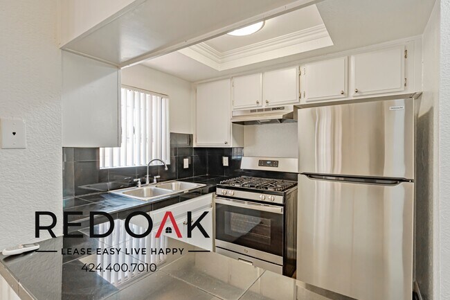 Building Photo - 4069 Oakwood Ave