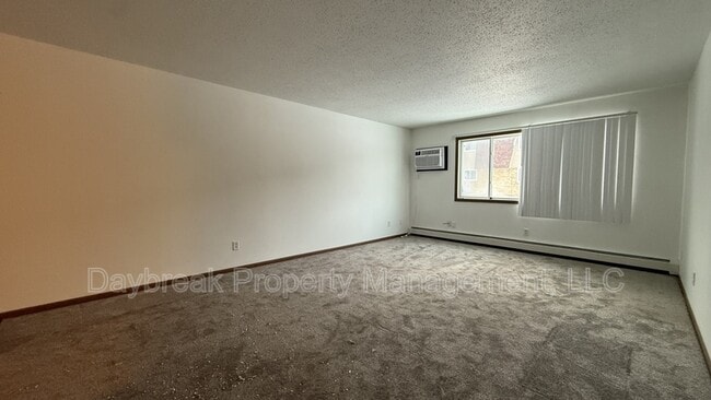 Building Photo - 3024-9 1/2 9 1/2 St N