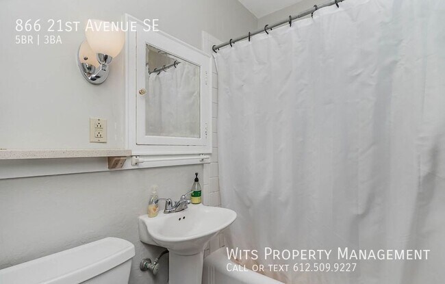 Building Photo - 866 21st Ave SE