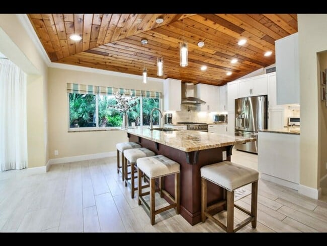 Building Photo - 451 N Lyra Cir