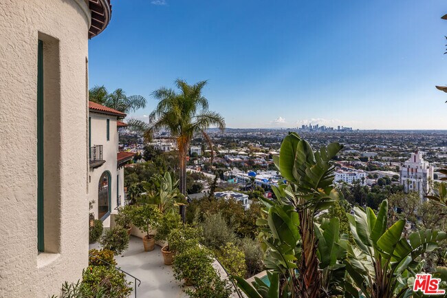 Building Photo - 8440 Harold Way