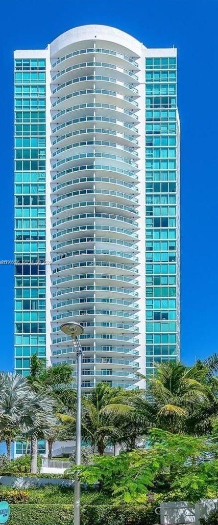 Building Photo - 2101 Brickell Ave