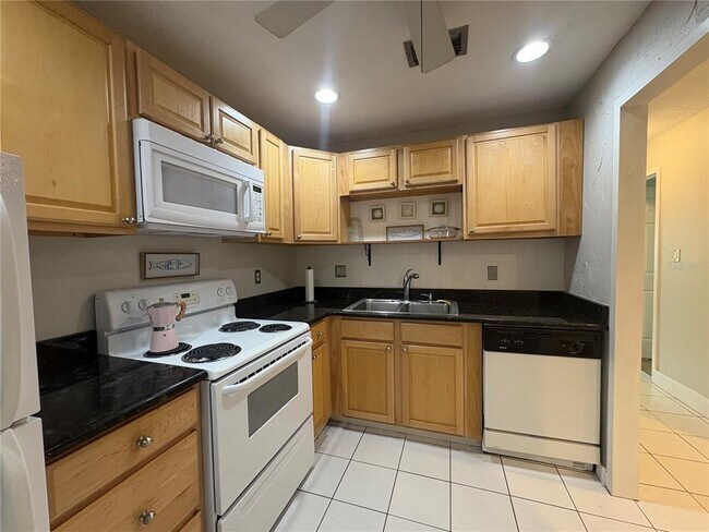 Building Photo - 2700 Bayshore Blvd