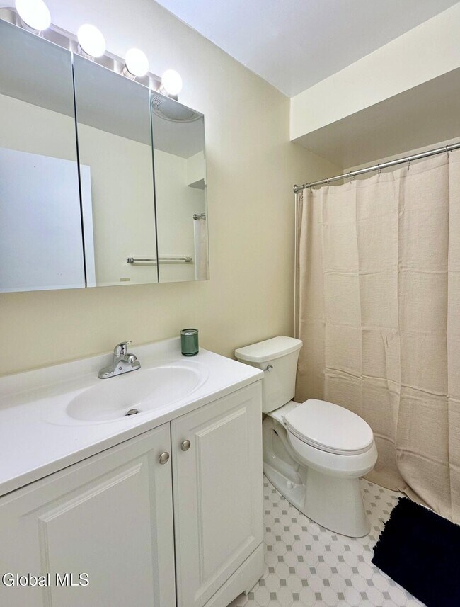 Building Photo - 1000 S Parkwood Dr