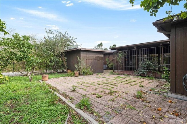 Building Photo - 2625 Village Dr