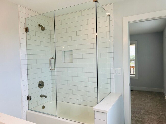 Building Photo - Stunning 4 bedroom 2.5 bath near Downtown Newnan! Must see!