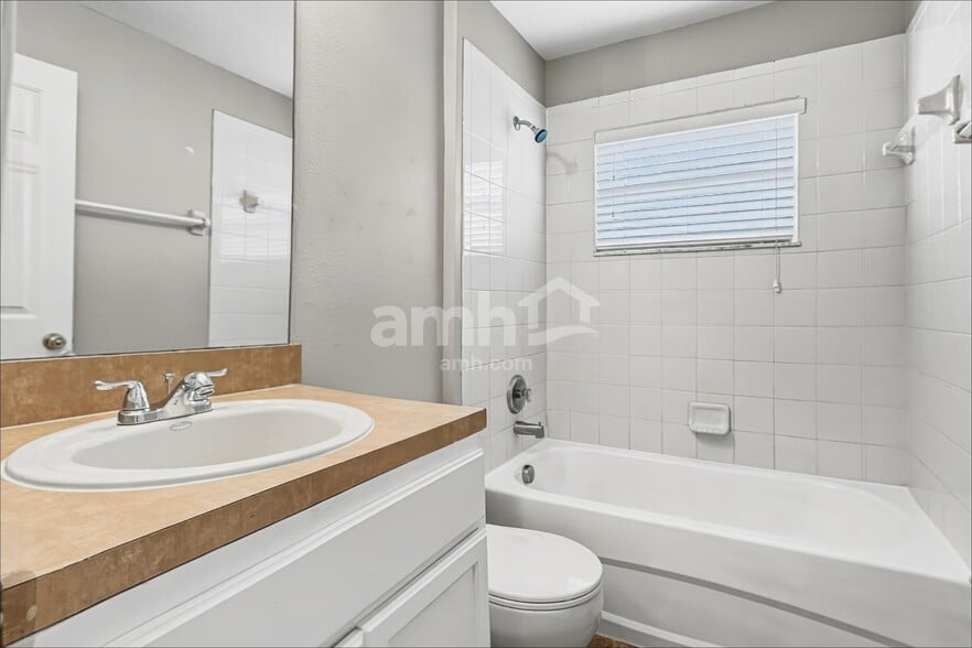 Building Photo - 25815 Crippen Dr
