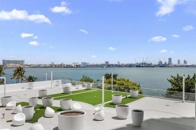 Building Photo - 770 Claughton Island Dr