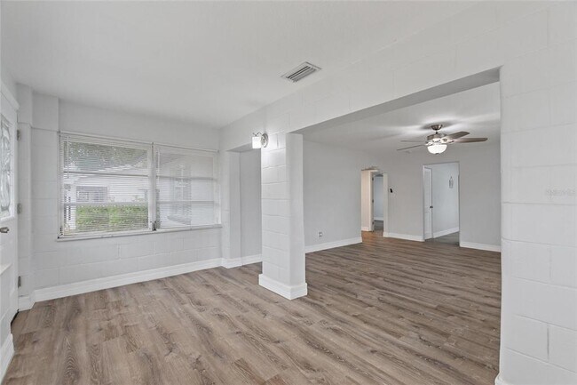 Building Photo - 666 Ave B SW