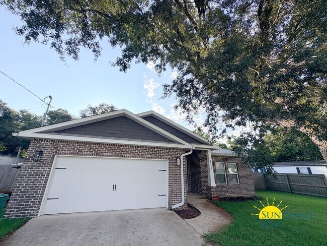 Building Photo - Spacious 5-Bedroom Home in Northern Pines, Fort Walton Beach!