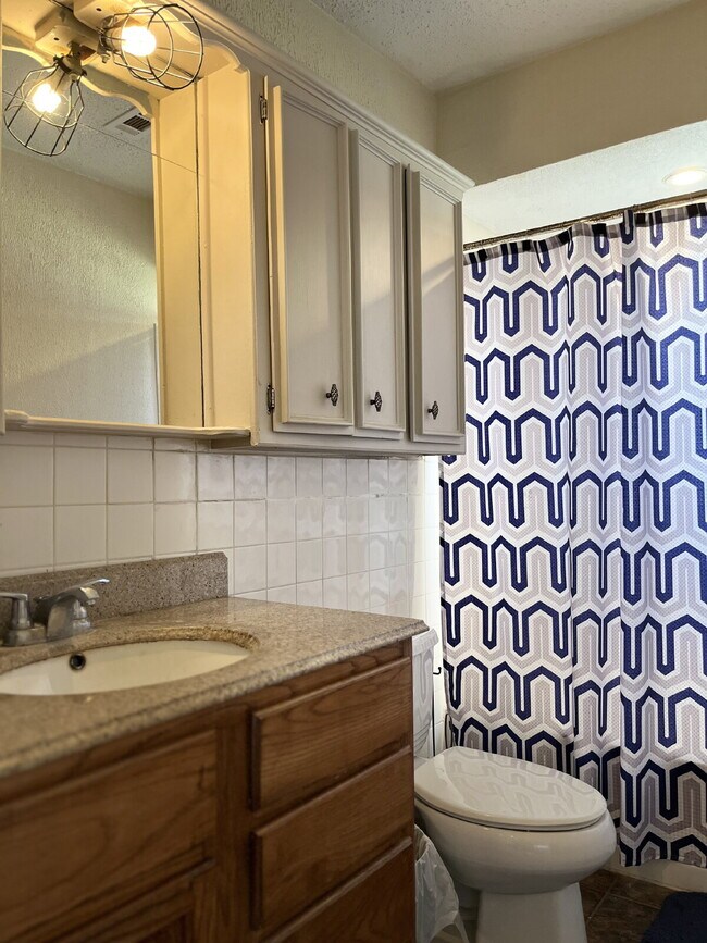 Building Photo - Spacious 4-Bedroom Home Available for Fall 2026 Pre-Lease