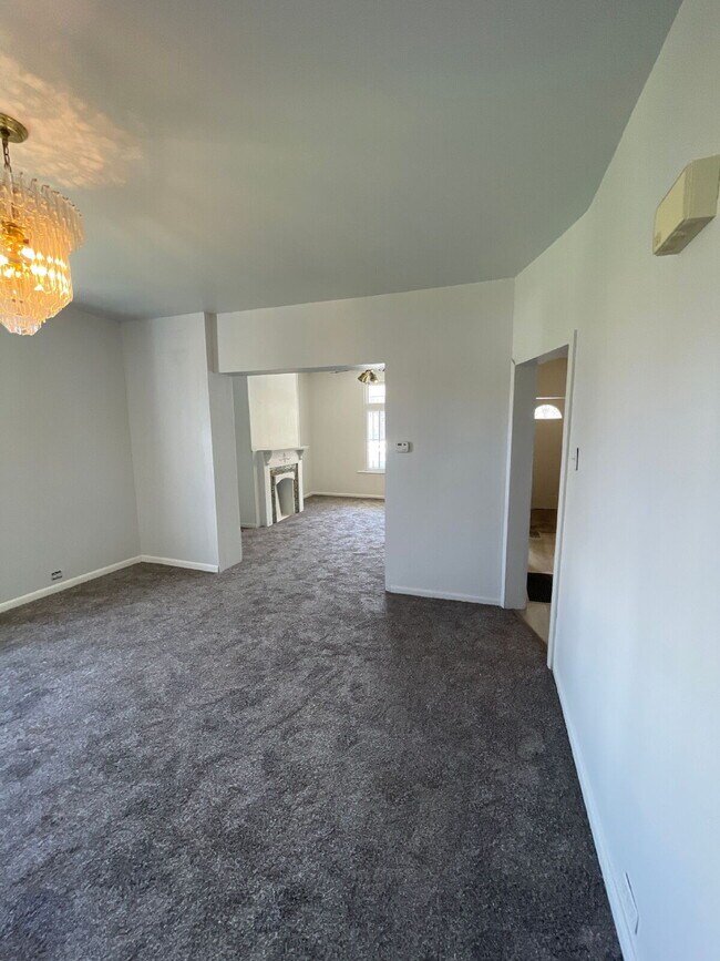 Building Photo - Cozy 3 Bedroom 1 Bath Home! - THIS PROPERTY HAS A PENDING APPLICATION. PLEASE CHECK WITH OUR OFFI...