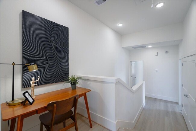 Building Photo - 864 Paul Quinn St