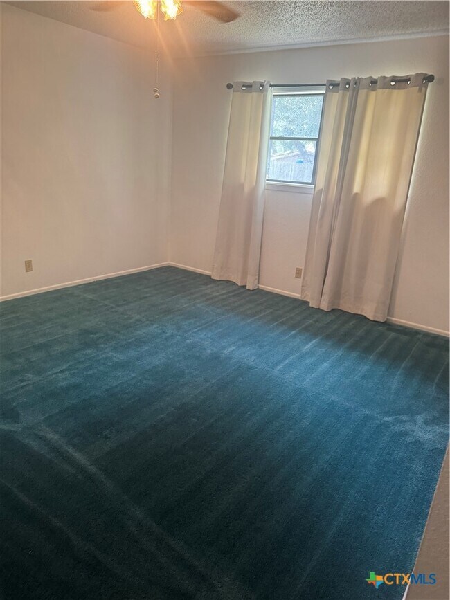 Building Photo - 6 Ramona Ln