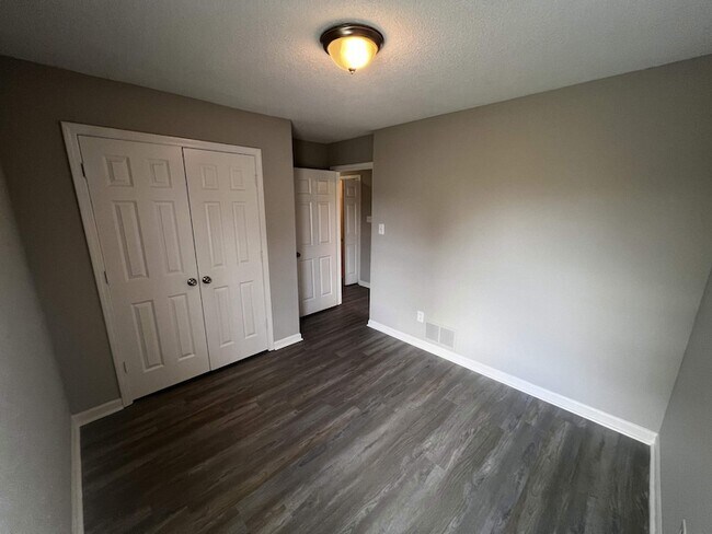 Building Photo - 6900 Wrigley Dr