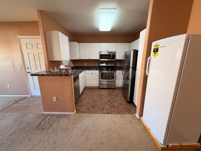 Building Photo - 1295 N Ash St