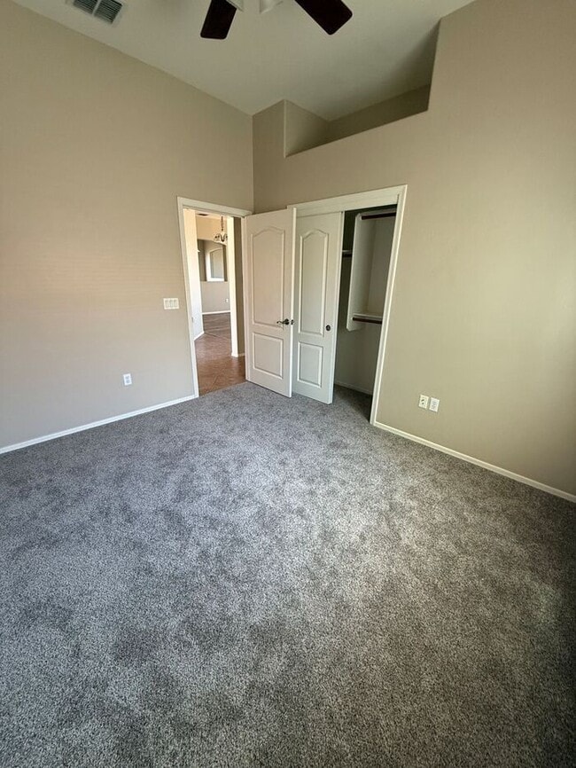 Building Photo - House For Rent
