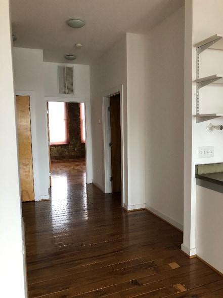 Building Photo - 506 S Elm St