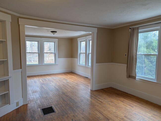 Building Photo - 30 Pleasant St