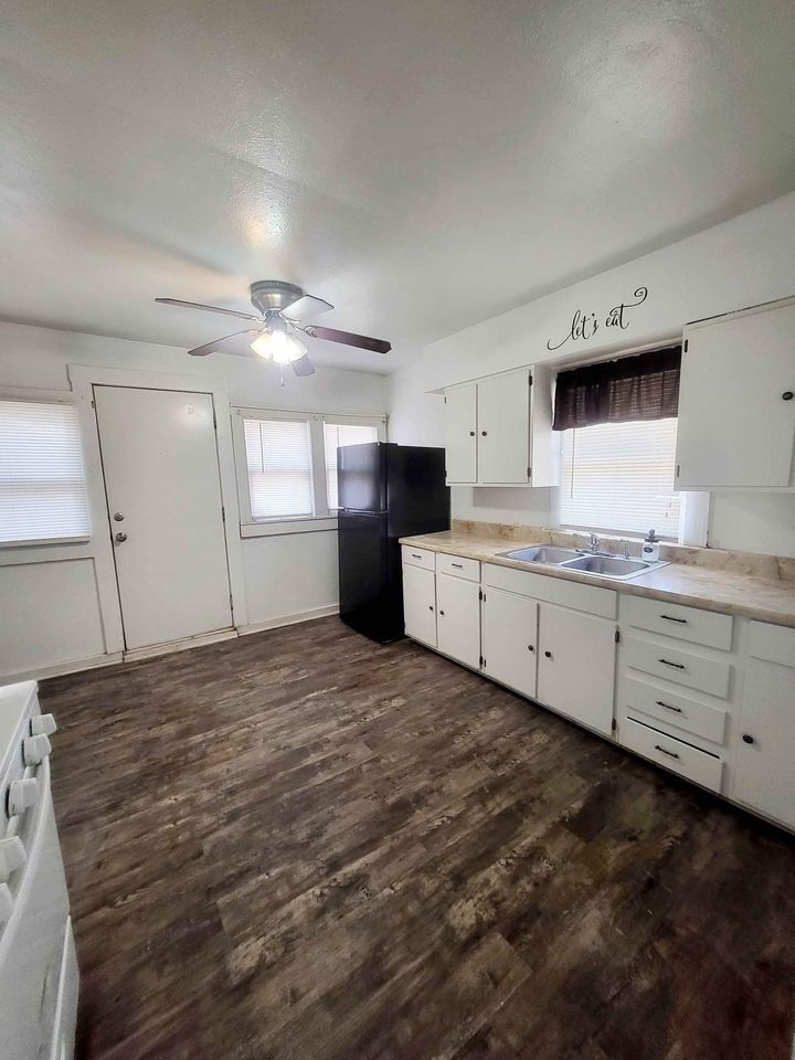 Building Photo - 1001 S Main St