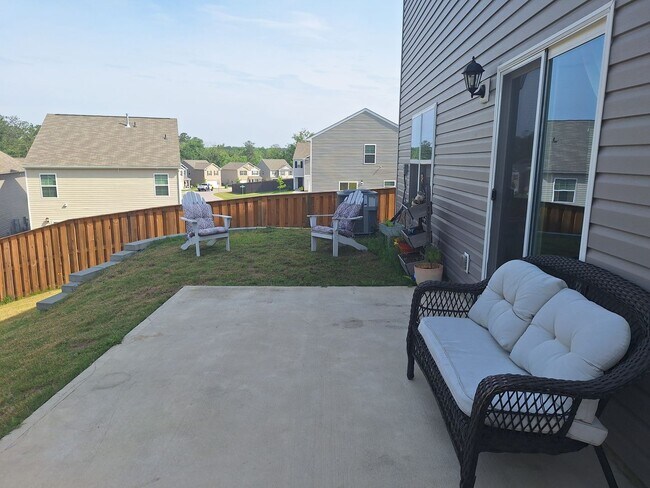 Building Photo - Lovely Four Bedroom Home  Approximately 5 Minutes Away from Gate Ft Jackson and 30 Minutes from S...
