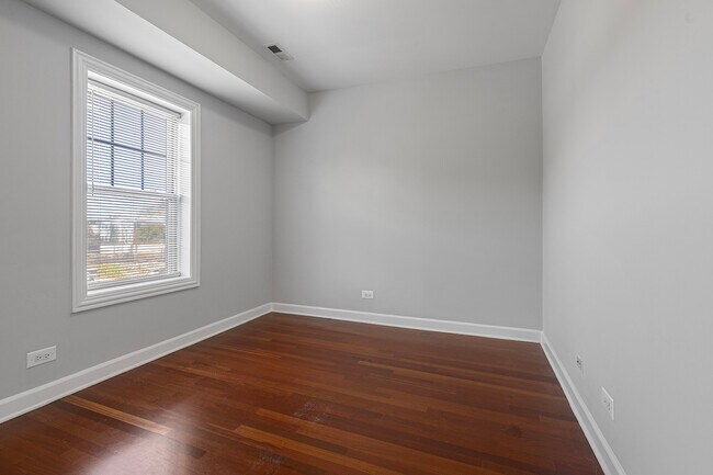 Building Photo - 7367 N Ashland Blvd