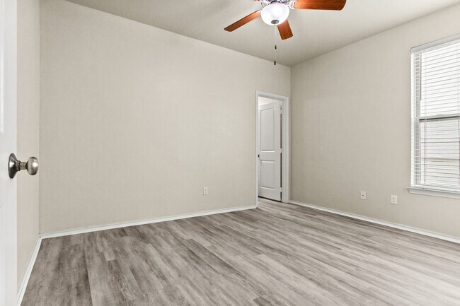 Building Photo - 2536 S University Dr