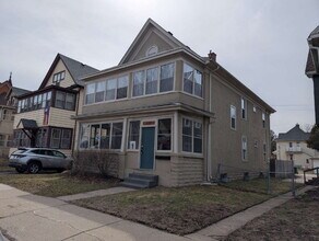 Building Photo - Bright & Charming 3BR With Garage Included In NE Minneapolis