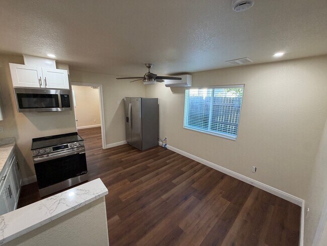Building Photo - Cozy 2 bedroom Dual Master! Ready for move in! Rent today !