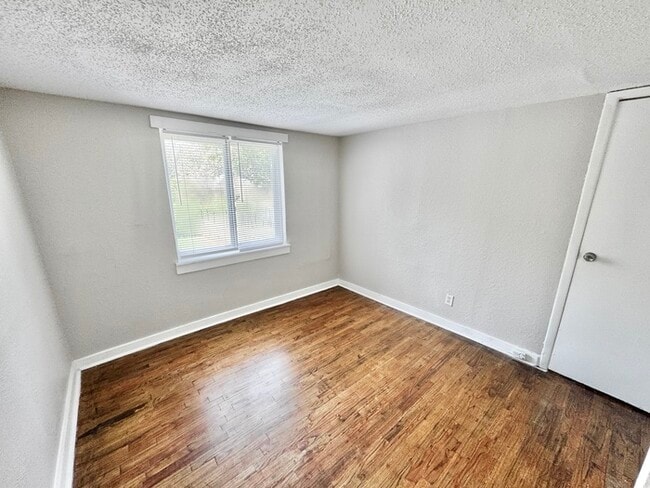 Building Photo - 1707 Glenview Ave