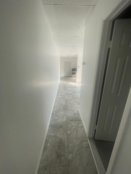 Building Photo - 50 Smith Clove Rd