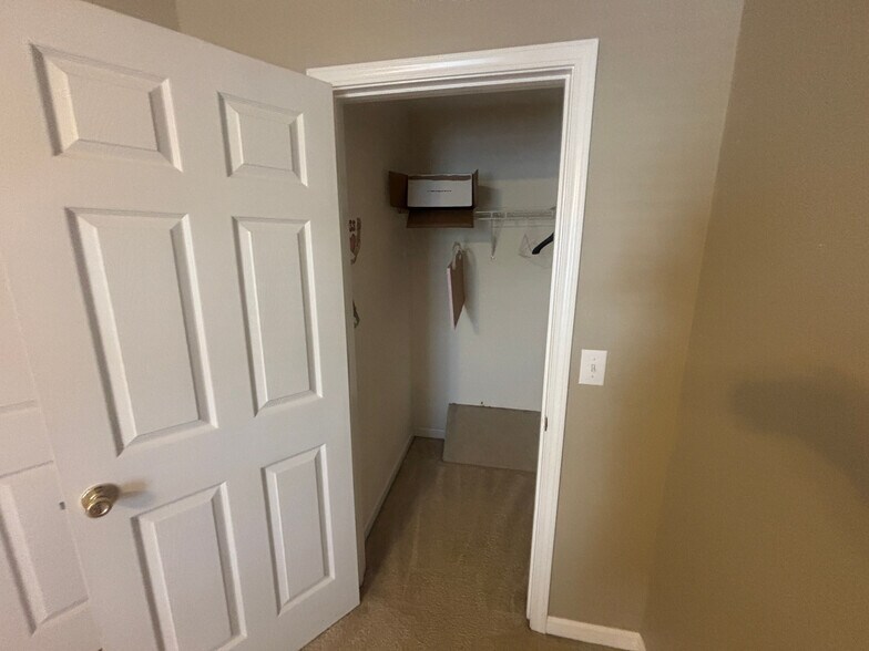 Building Photo - Room in Townhome on Ivory Run Way
