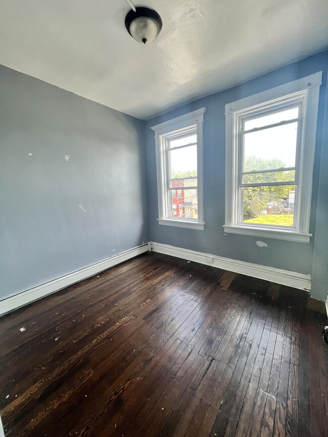 Building Photo - 5 Morton Pl