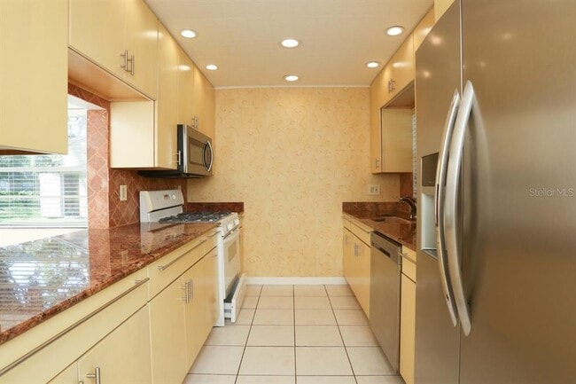 Building Photo - 4755 Village Garden Dr