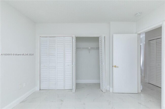 Building Photo - 18420 SW 77th Ct