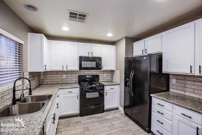 Building Photo - Modern 3Bdm 3Ba Home in a gated community!