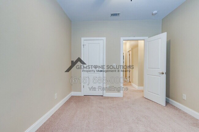 Building Photo - 1337 Moher Blvd