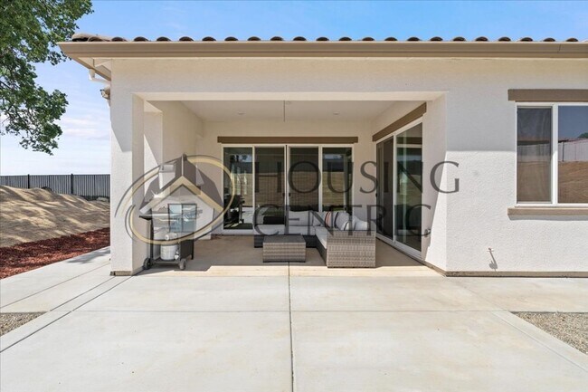 Building Photo - Modern & Elegant Living in Emerald Peak, E...