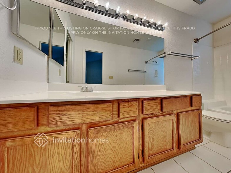 Building Photo - 7748 W Cherry Hills Dr
