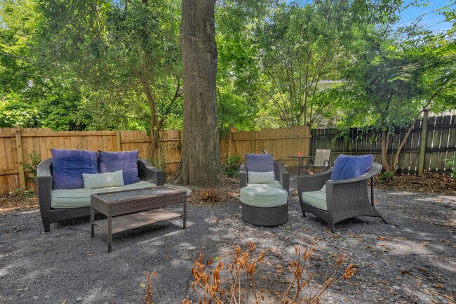 Building Photo - 2160 Lenox Rd NE