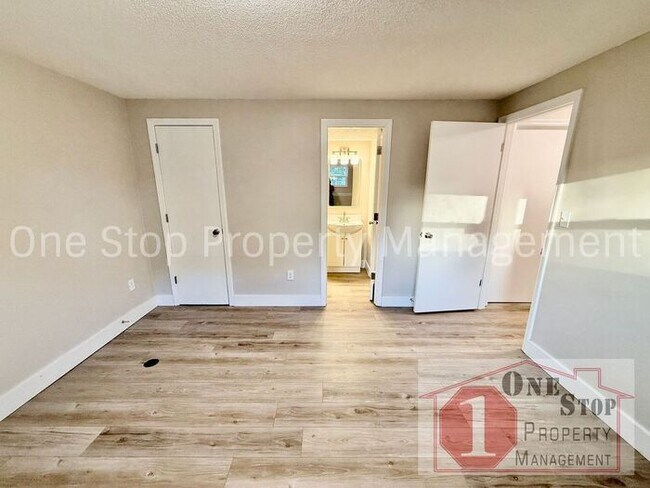 Building Photo - 4-Bedroom, 2.5-Bathroom home in Independence