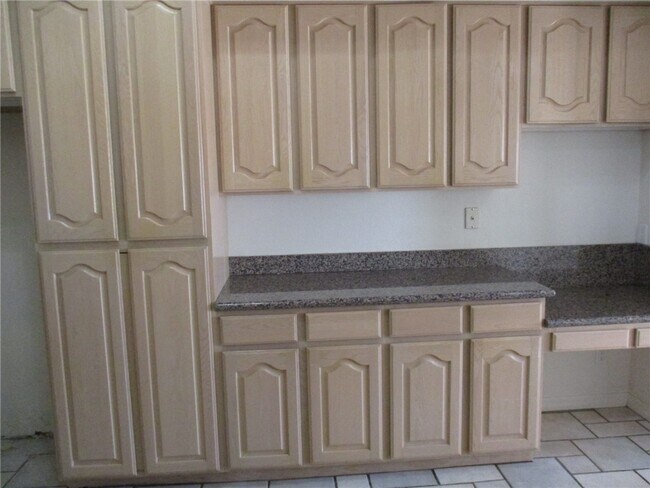Building Photo - 2902 Desert Vista Dr