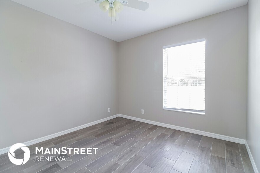 Building Photo - 3010 SW 11th Pl